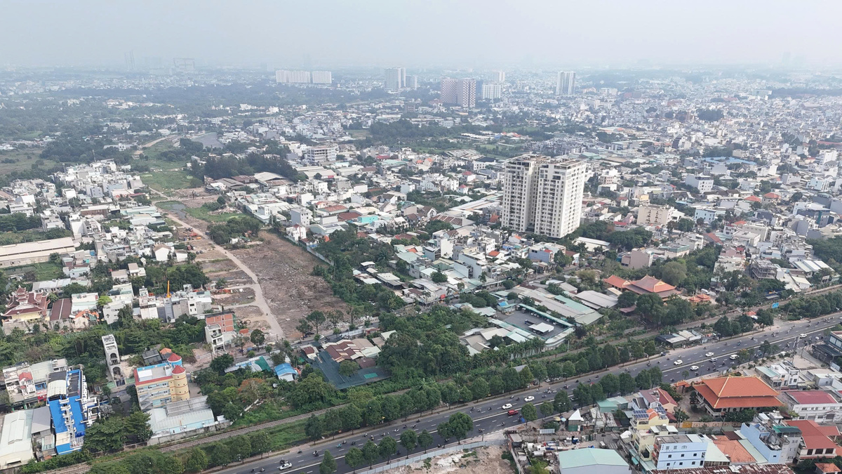 Nearly 200 Trees Removed for Multi‑Level Phạm Văn Đồng Interchange on Ho Chi Minh City Ring Road 2
