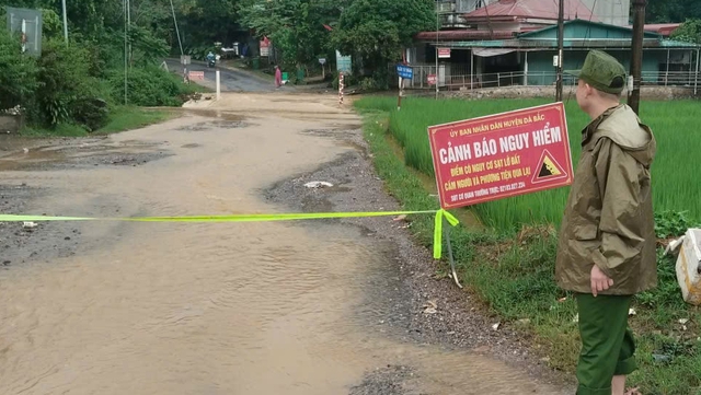 Heavy rains trigger deadly landslides in Phú Thọ, damage homes in Thanh Hóa