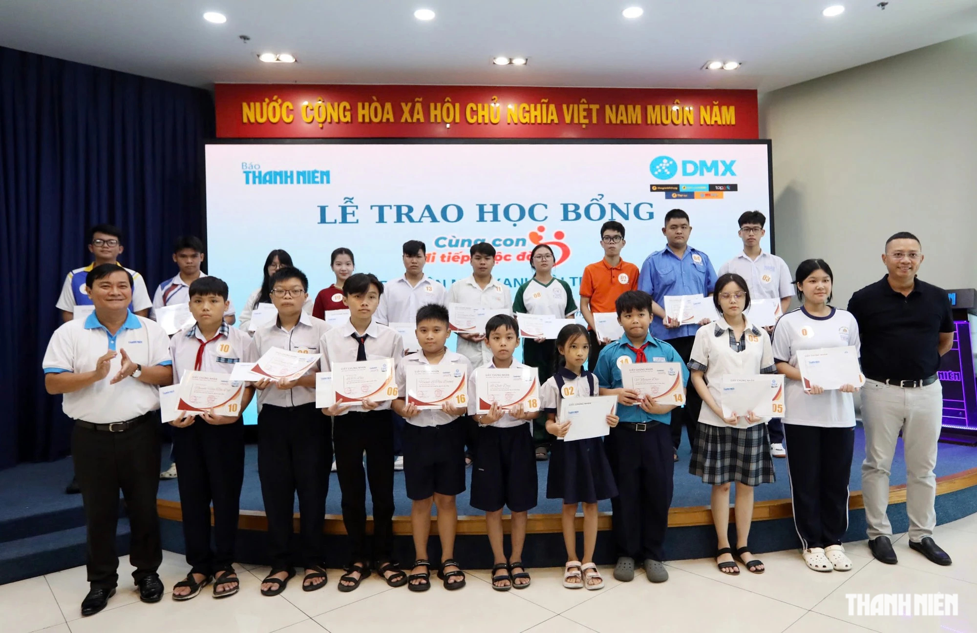 Vietnamese Orphans Receive 1 Billion VND Scholarship Boost for New School Year