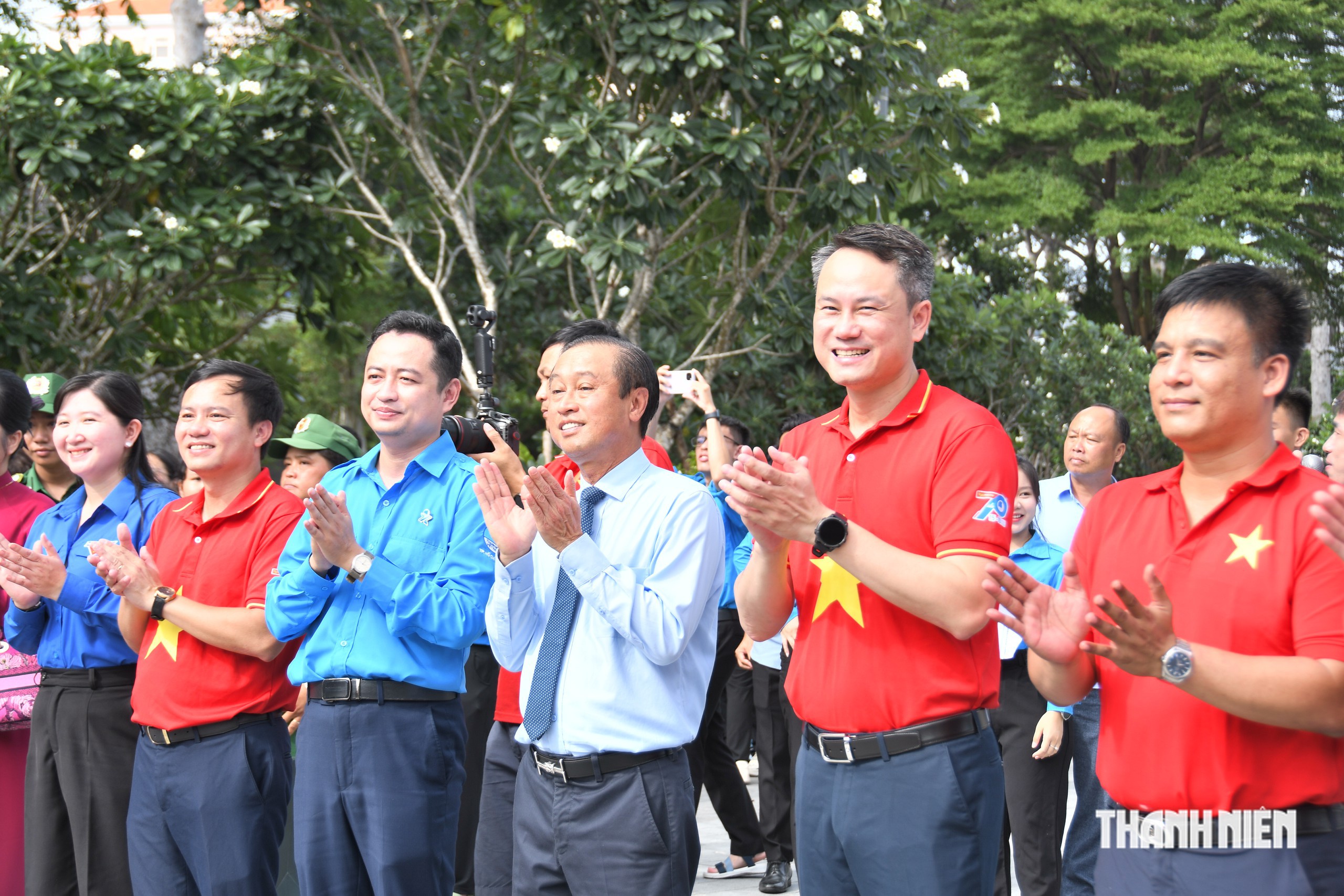 Ho Chi Minh City Launches Stage 5 of ‘I Love My Country’ Youth Campaign, Distributes Aid to Hundreds
