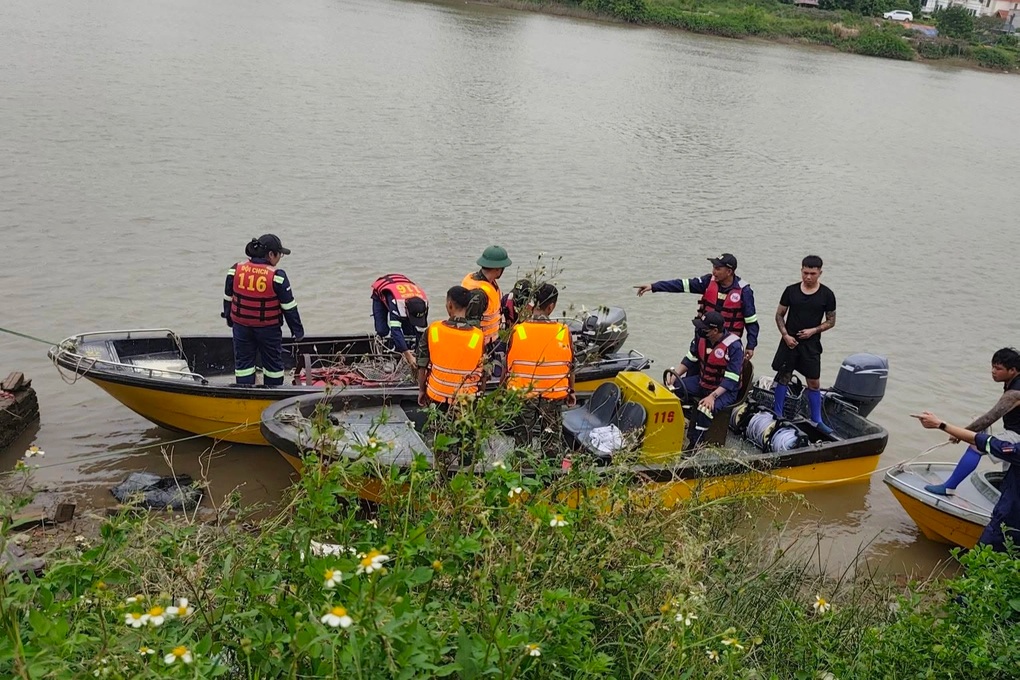Lieutenant Tùng Missing After River Rescue Attempt at Bridge Bo