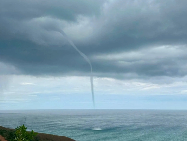 Rare Water Spout Captured Over Gia Lai Sea Amid Early Rainy Season