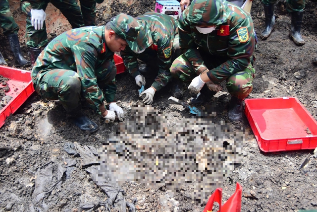 Ho Chi Minh City forces recover 627 war hero remains at Le Thi Rieng Park