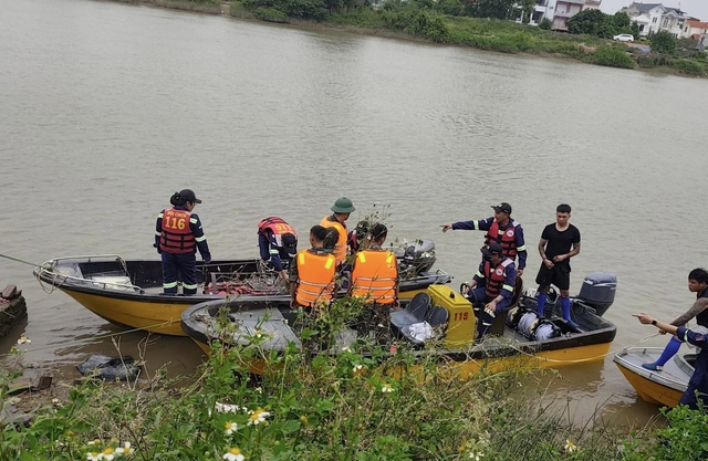 Hưng Yên Lieutenant Colonel Missing After River Rescue Attempt