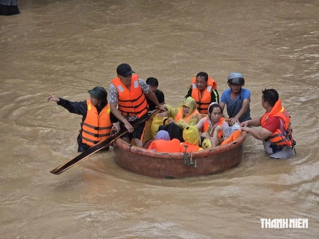 Tropical Low Triggers Record Rainfall Across Central Vietnam, Up to 800 mm Expected