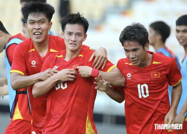 U23 Vietnam's Defensive Race and Flag‑Bearer Quang Kiệt Lead Squad into ASIAD 2026